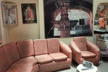 پانسیون Hostal La Realeza