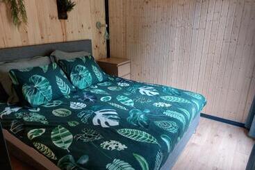 B&b Vierlingsbeek, Appartement Onder één Dak En Tuin Chalet