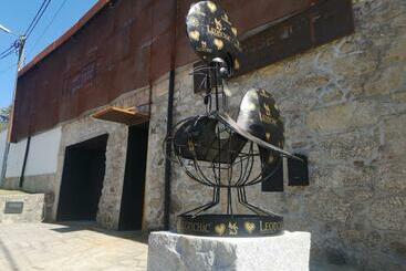 호텔 Leonchic   Guest House Com Piscina De água Salgada