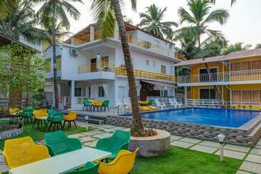 בית מלון כפרי Beach Walk Resort