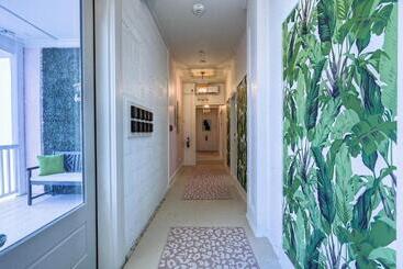 The Oleander Hotel Room 6