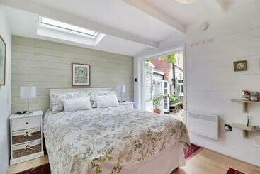 مبيت وإفطار Garden Studio