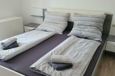 ホテル Ryan Apartament