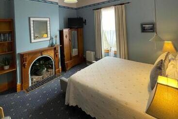 פנסיון Hanlon Guest House