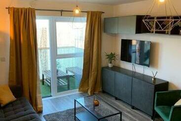 ペンション Lovely 1 Bed Serviced Apartment With Free Parking
