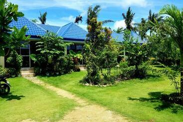 تختخواب و صبحانه Don Remegio Villas Siargao