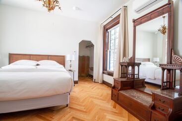 Отель Pert House