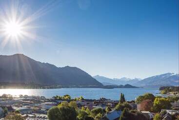 Clearbrook Motel & Serviced Apartments