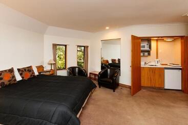 Fitzherbert Castle Motel