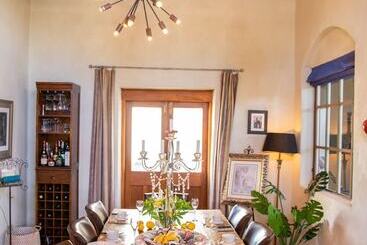 هتل Antria Boutique Lodge