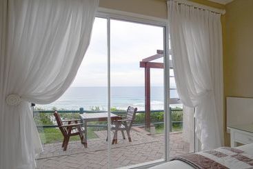 هتل Mes Amis Beach Guest House