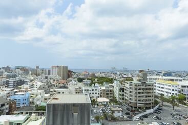 בית מלון כפרי Nishitetsu Resort Inn Naha