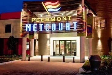 בית מלון כפרי Peermont Metcourt At Umfolozi Empangeni