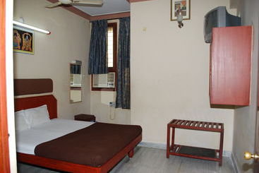 هتل Sri Sai Residency