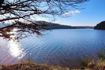 مبيت وإفطار Aux 2 Lacs Chambres D Hôtes