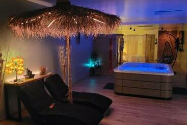 تختخواب و صبحانه Le Relax