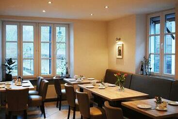 ベッドアンドブレックファースト Gästehaus Weingut Schier Im Historischen Zehnthof