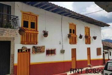 پانسیون Abuela Casa Hostal