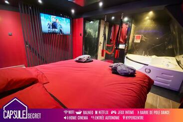 شقة فندقية Capsule Secret   Jacuzzi   Netflix & Home Cinéma   Jeux De Couple   Barre De Pole Dance