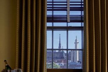 هتل Ulysses, An Ash