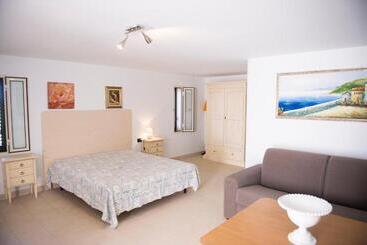 מלון דירות Villa Lamandia By Sthey