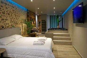 تختخواب و صبحانه La Dolcevita Spa Suite Privative