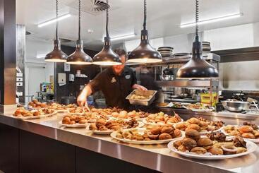 هتل Queanbeyan Canberra