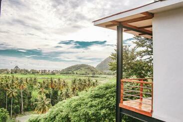 אתר נופש Disini Lombok Eco Sky House With Sea View