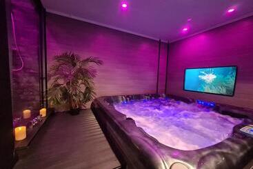 ベッドアンドブレックファースト Loveroom Sexyloveroom