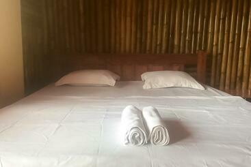 호텔 Oasis Samosir Near Wisata Batu Kursi Raja Siallagan Redpartner