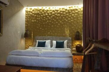 هتل Amata By The Beach