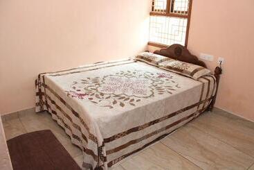 בית מלון כפרי La Villa Pondi Chérie Centertownbeachauroville