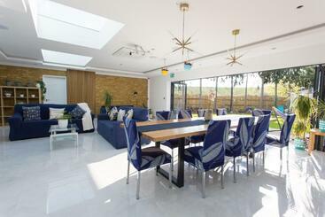 بنسيون Heathrow Windsor Apart