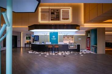 בית מלון כפרי 银座精宿泰安高铁站泰山西湖店