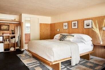 ホテル Bluebird Dennisport