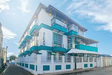 هتل Hostal Oceans Paradise