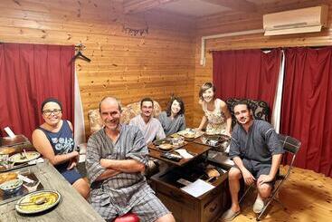 膳宿费 津軽三味線と民謡 ゲストハウス繭子の宿