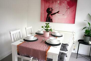 پانسیون 3 Bed New Build Home With Free Parking Bhx Nec Hs2 Contractors Families