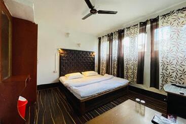 Hotel Royal Inn And Restaurant