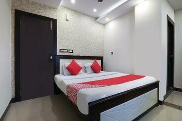 ホテル Sandarshini Inn