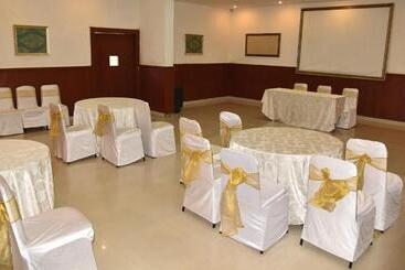 Отель The Bentley Seaside Boutique