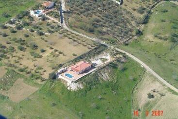 Bed and Breakfast Villa Tierra Roja