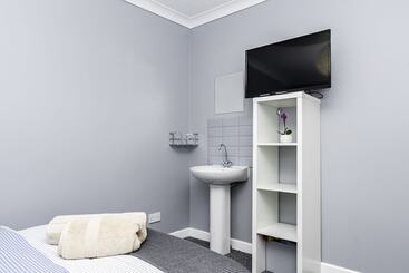 פנסיון Shirley House 2, Self Catering Guest House, Self Check In, Smart Locks, 10 Min Walk To Southampton G