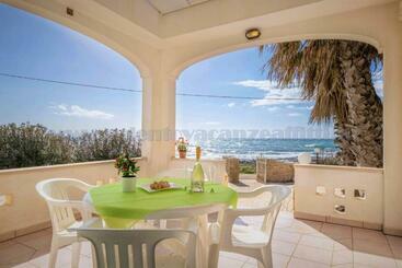 Апарт-отель Oasi Sul Mare Residence Fronte Mare Villino 1 Vistamare