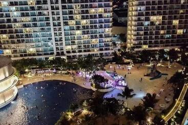 هتل آپارتمان Azure Urban Resort A4 Near Airport Mall With Wavepool