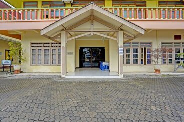 ホテル Oyo 2708  Kemuning Syariah