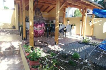 膳宿费 къща за гости венито