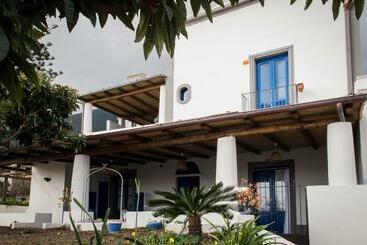 פנסיון Villa Insolia Resort