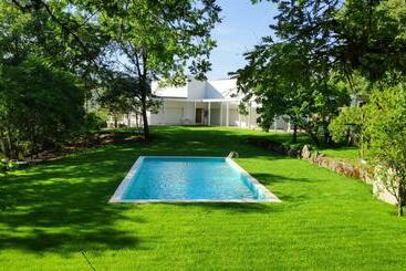 تختخواب و صبحانه Casa De Apeleiras