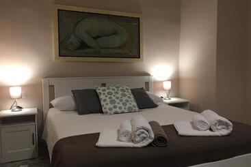 تختخواب و صبحانه Conte Spada Home